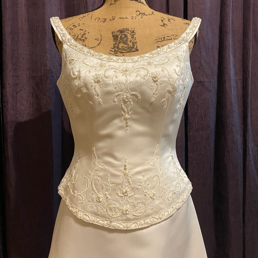 Atelier Diagonal wedding dress, size 8 - Picture 2 of 4